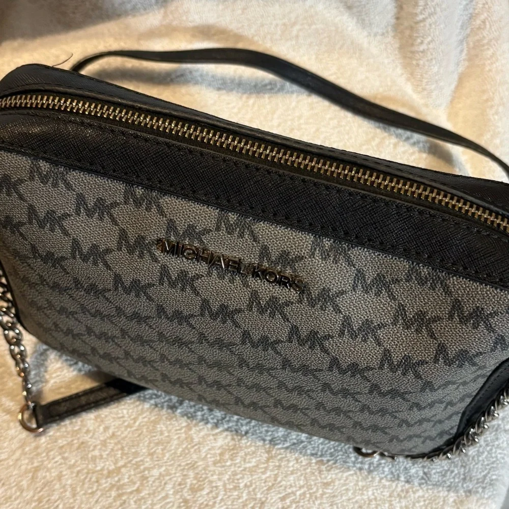 COPY - Michael korss jet set east to west crossbody large logo bag